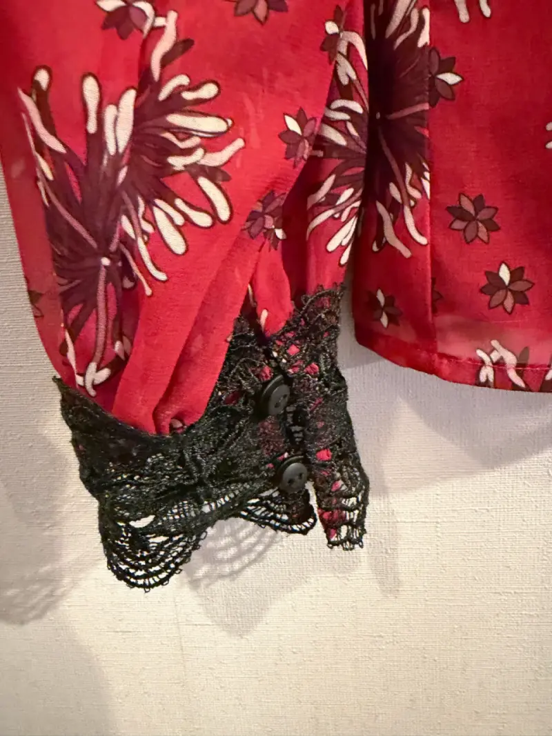 Blusa burdeo con encaje Singolare - 3