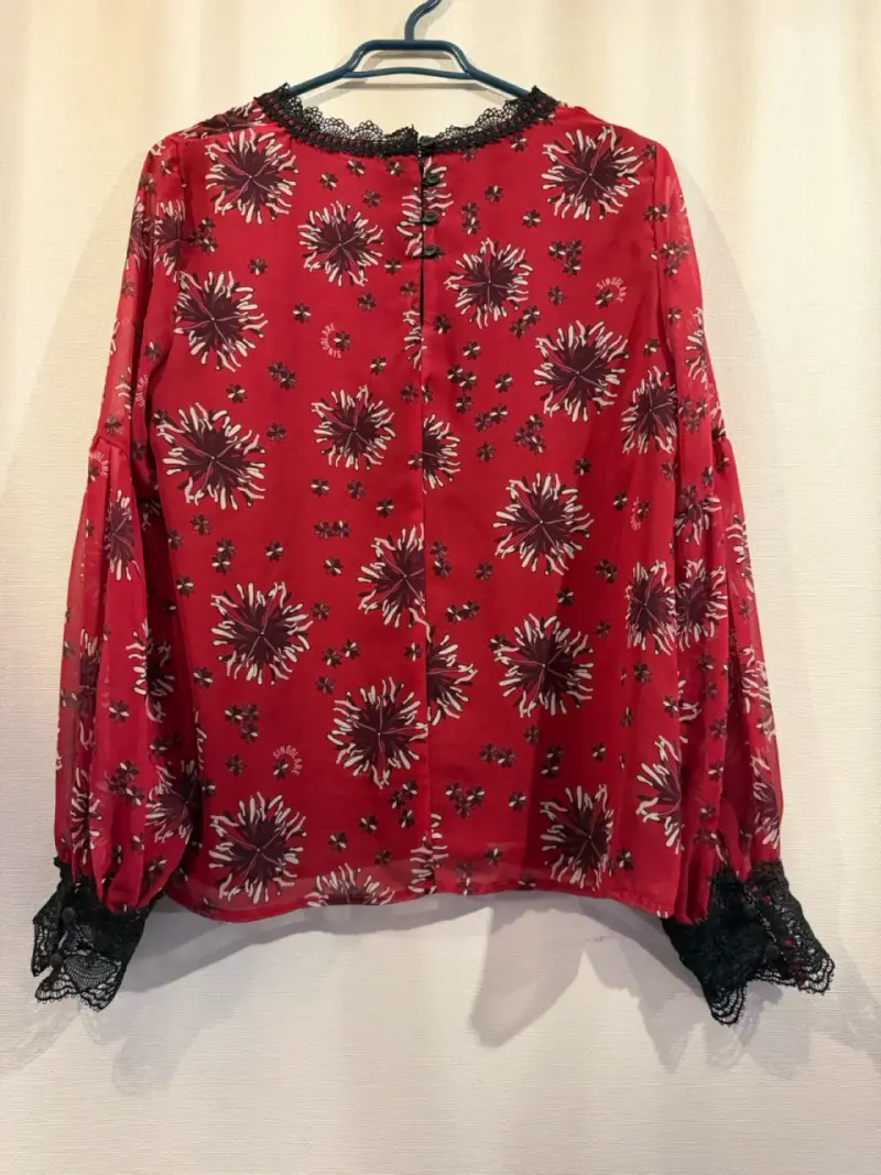Blusa burdeo con encaje Singolare - 4