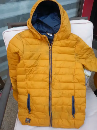 Chaqueta Ficcus, mostaza con capucha talla 12 años - miniatura 2