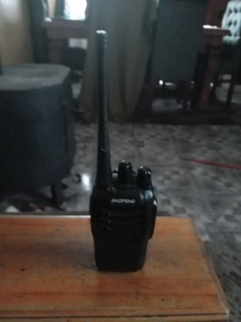 Radio Baofeng portátil negra - 2