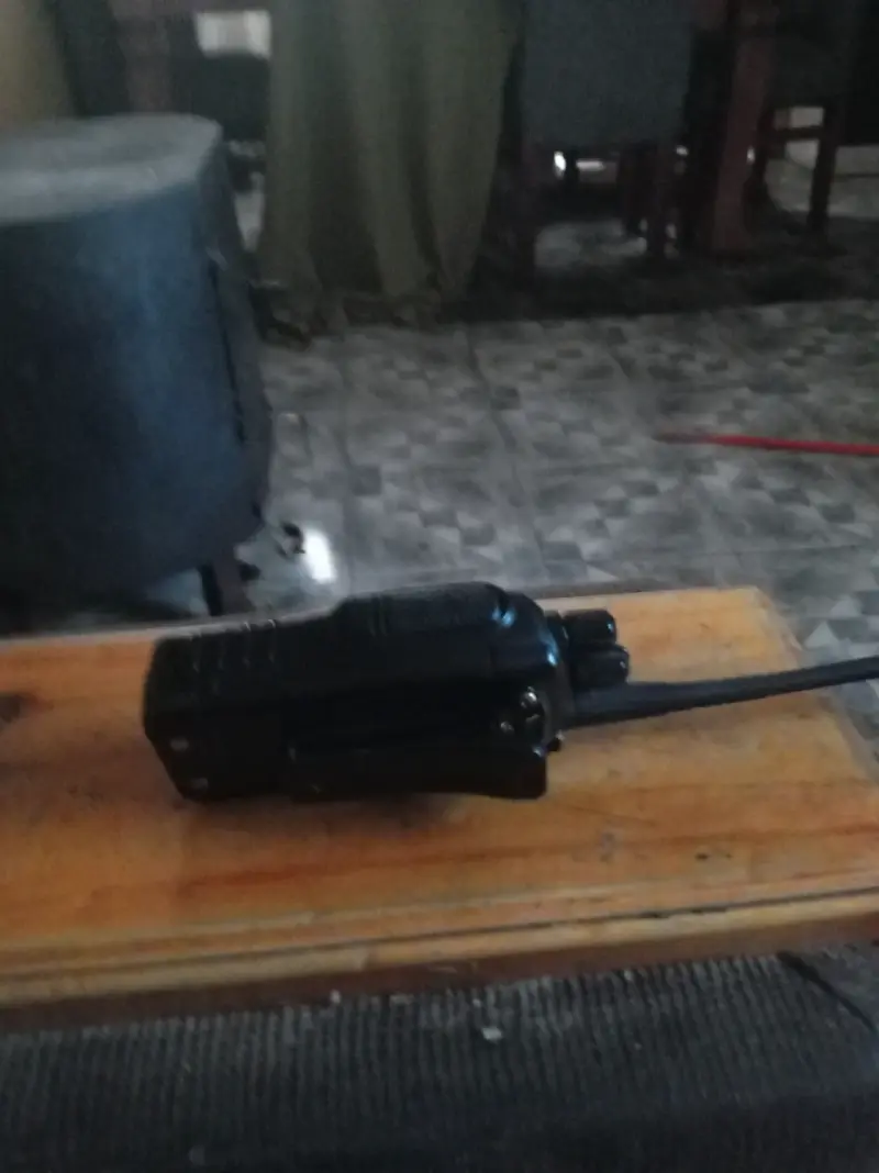 Radio Baofeng portátil negra - 4