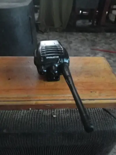 Radio Baofeng portátil negra - miniatura 5