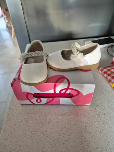 Zapatos bebé blancos con brillo talla 20 - miniatura 2