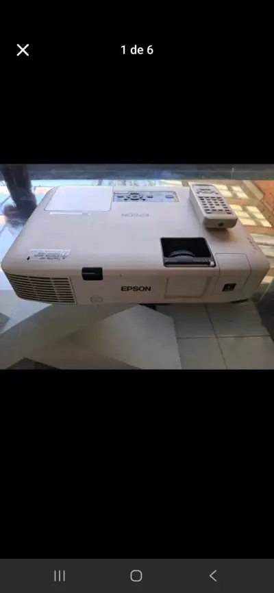 Proyector Epson con control remoto - miniatura 1