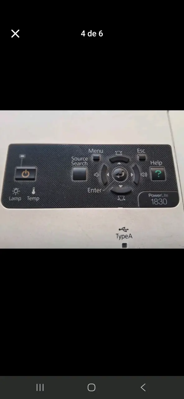 Proyector Epson con control remoto - 2