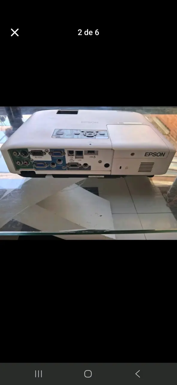 Proyector Epson con control remoto - 3