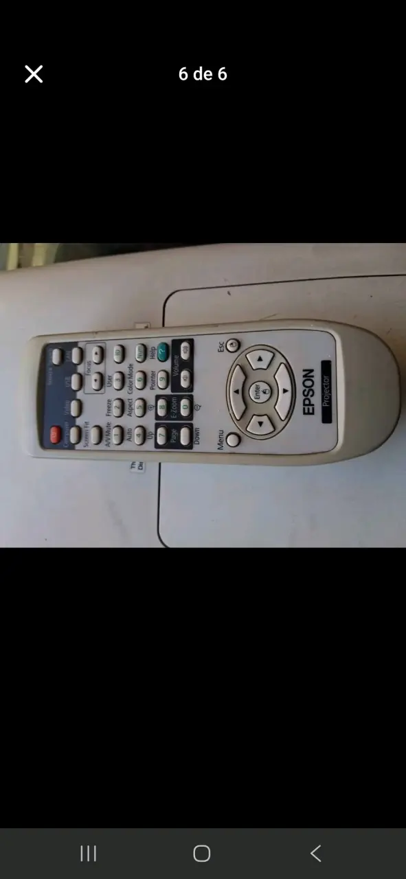 Proyector Epson con control remoto - 5