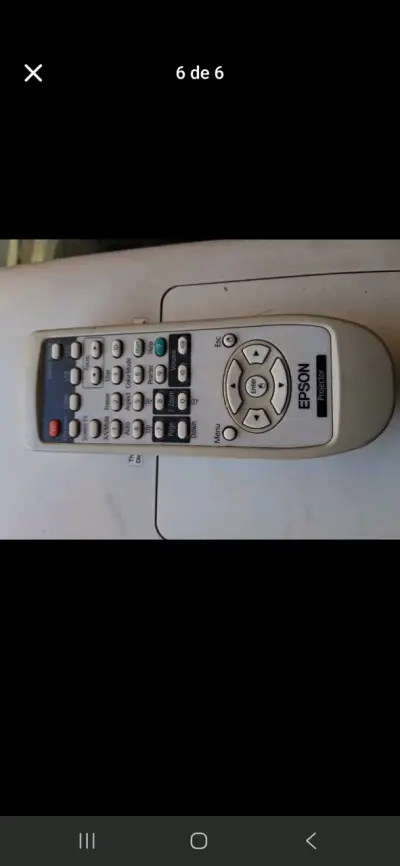 Proyector Epson con control remoto - miniatura 5