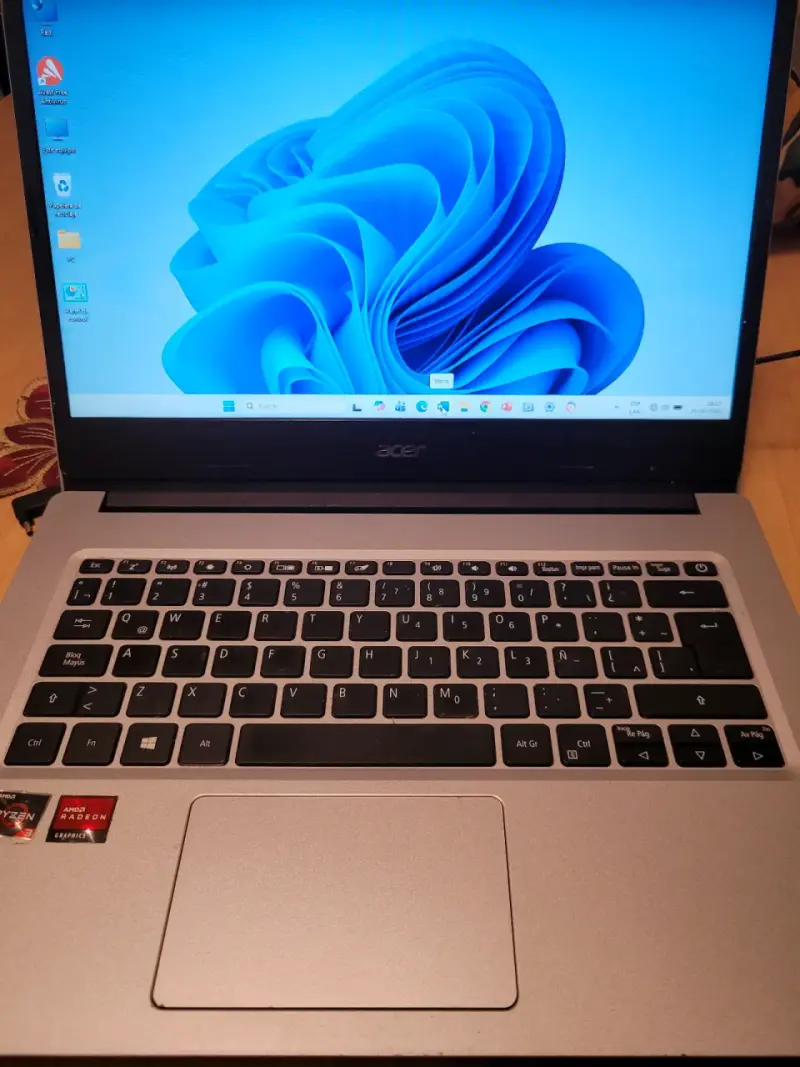 Laptop Acer con Windows 11 - 1