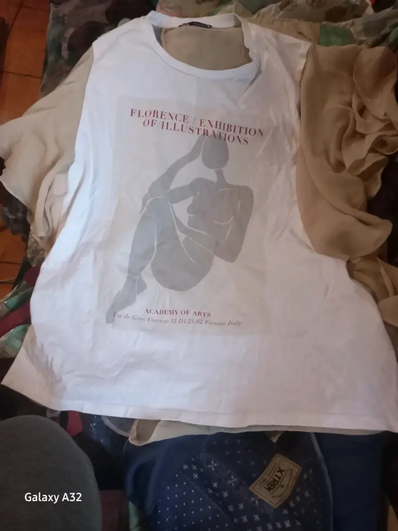 Polera blanca con estampado