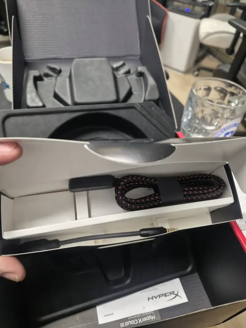 Audífonos HyperX Cloud III nuevos rojo - 4