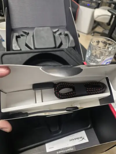 Audífonos HyperX Cloud III nuevos rojo - miniatura 4