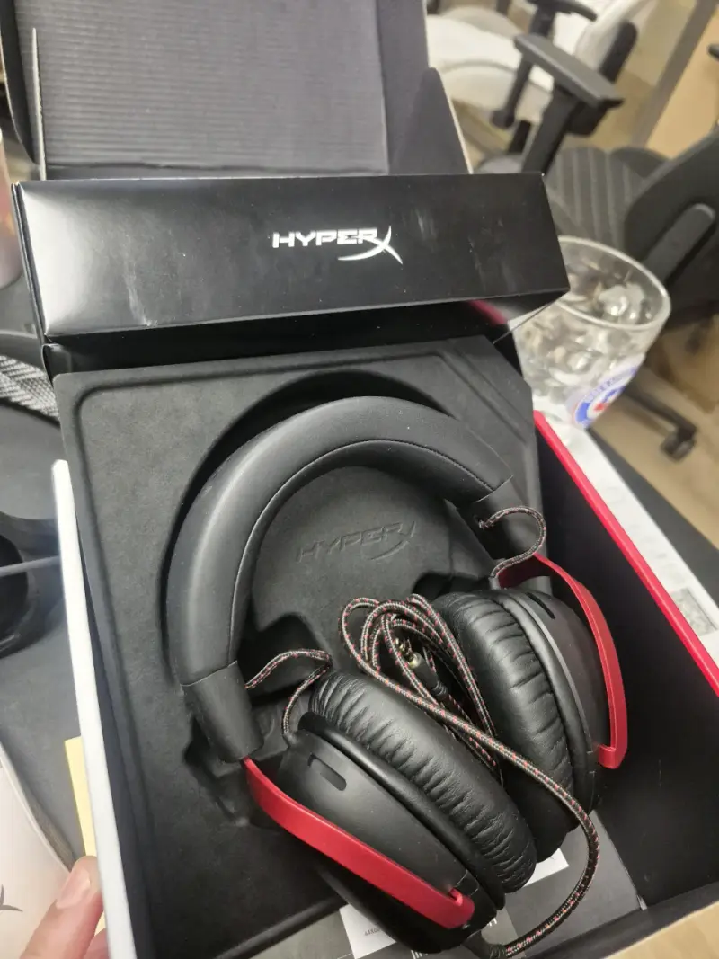 Audífonos HyperX Cloud III nuevos rojo - 5