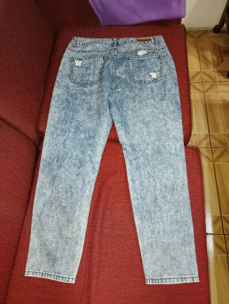 Jeans azules desgastados. - 2