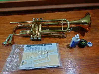 Trompeta Yamaha tr4335GII - miniatura 2