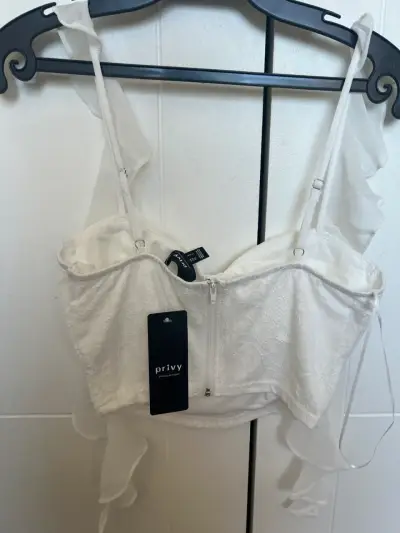 Top blanco encaje con perlas - miniatura 4