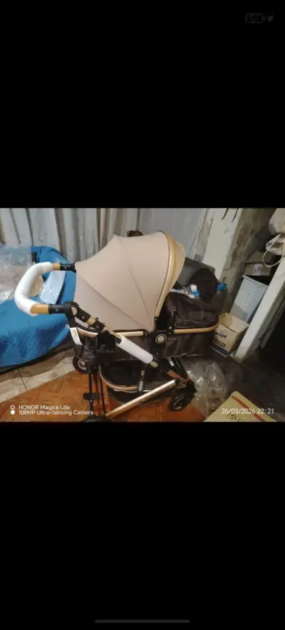 Coche de bebé beige moderno - miniatura 1