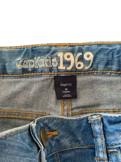Minifalda de mezclilla desgastada GAP talla 16 - miniatura 3