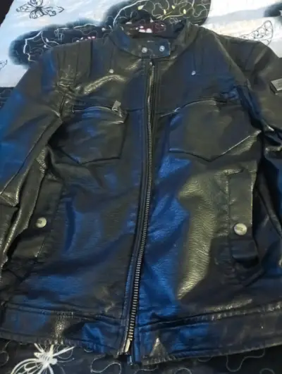 Chaqueta de cuero negra - miniatura 1