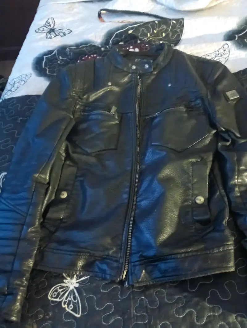 Chaqueta de cuero negra - 4