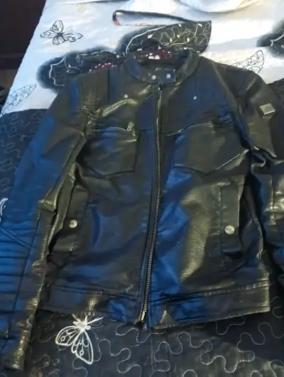 Chaqueta de cuero negra - miniatura 4