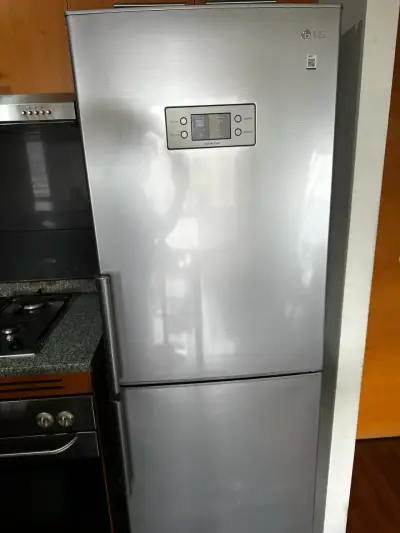 Refrigerador LG acero inoxidable - miniatura 1