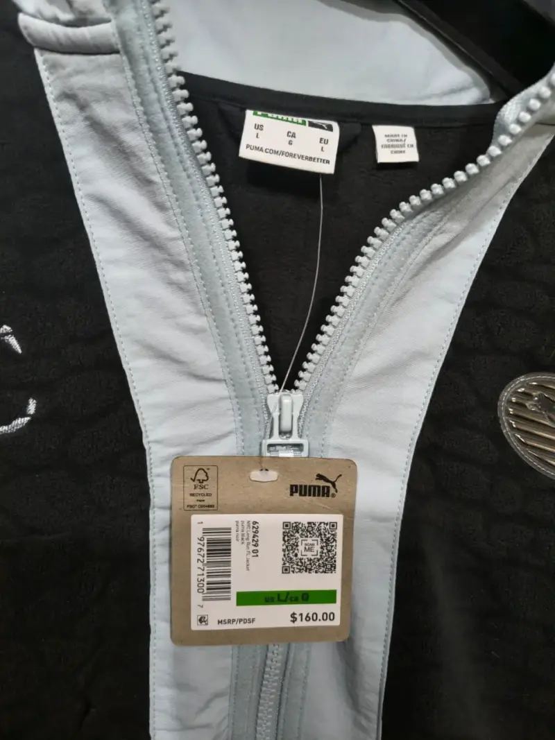 Chaqueta negra con edicion NYC Puma - 2