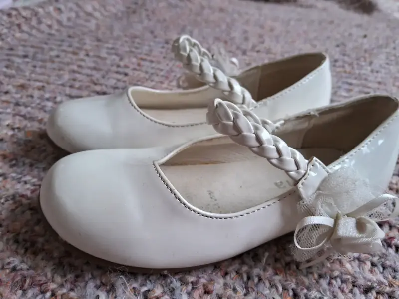 Zapatos blancos de niña con lazo - 2