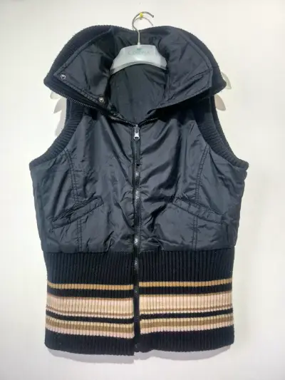 Chaqueta Negra Reversible sin mangas - miniatura 2