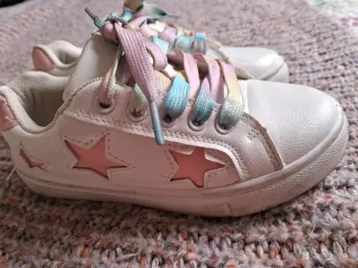 Zapatillas blancas 29 con cordones coloridos - miniatura 2