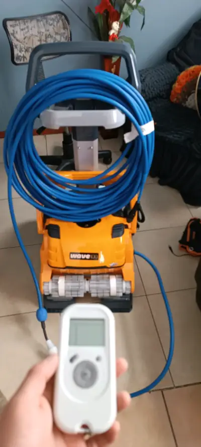 Robot limpia piscinas Wave100 - miniatura 1