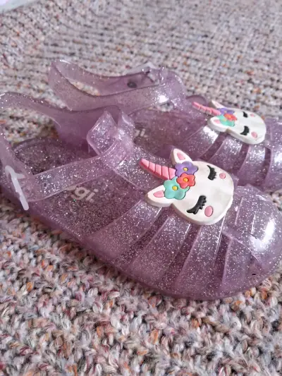 Sandalias moradas de unicornio n26 - miniatura 1