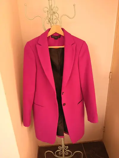 Abrigo fucsia para mujer - miniatura 1