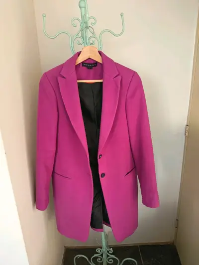Abrigo fucsia para mujer - miniatura 2