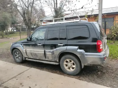 SUV 4x4 en buen estado - miniatura 1