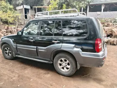 SUV 4x4 en buen estado - miniatura 5