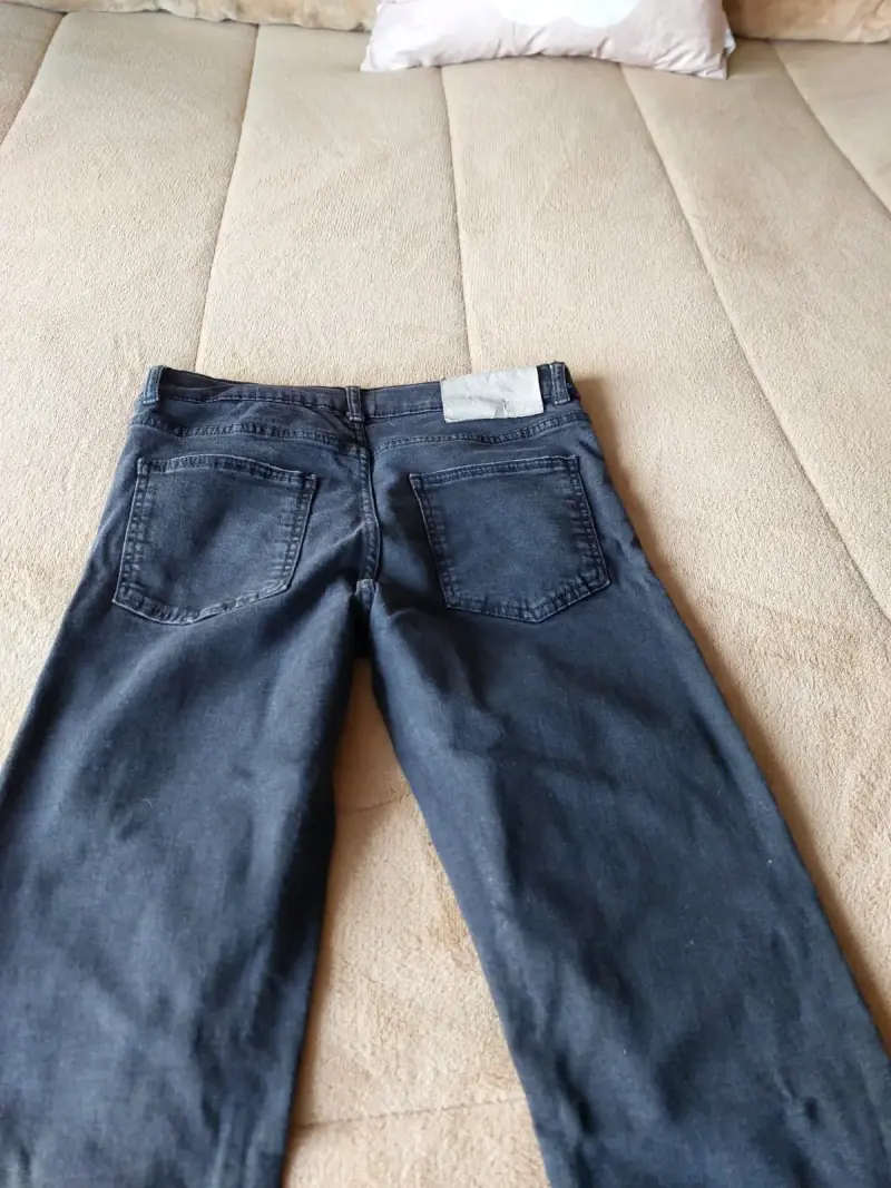 Jeans oscuros de mezclilla - 1