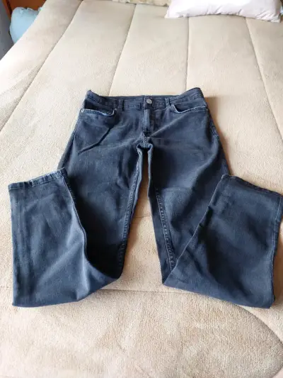 Jeans oscuros de mezclilla - miniatura 2