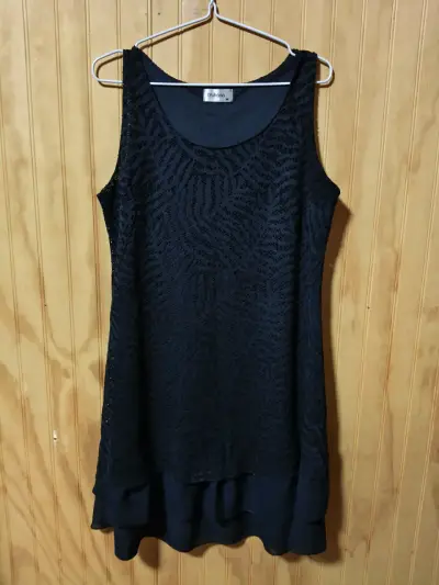 Vestido negro de encaje - miniatura 1