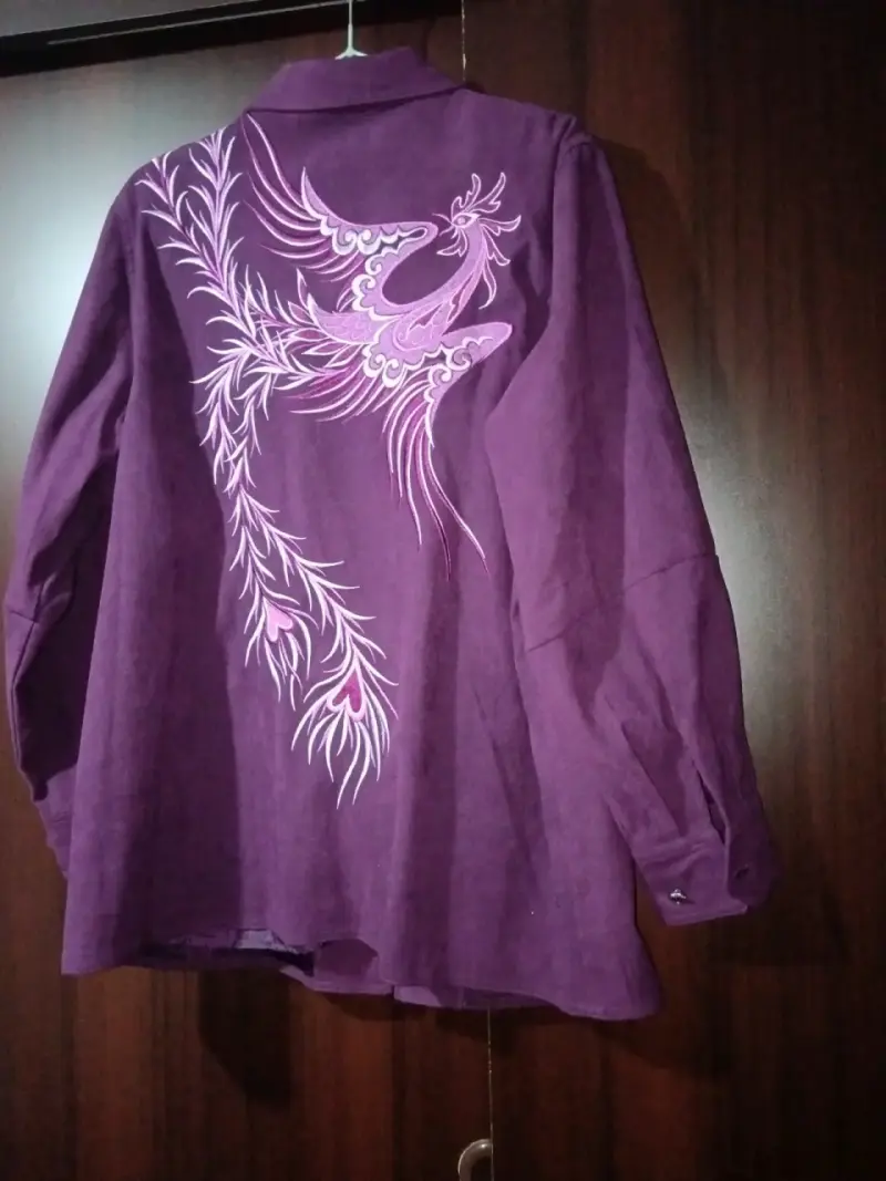 Chaqueta morada con diseño - 2