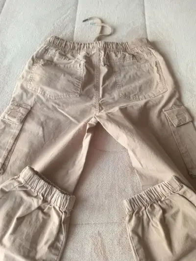 Pantalones cargo beige - miniatura 2