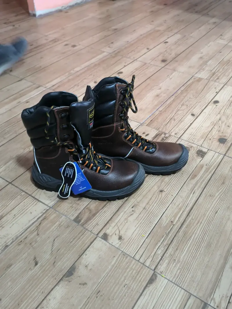Botas de trabajo nuevas café - 1