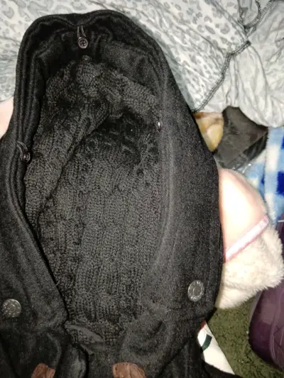 Abrigo tipo chaqueta negra con capucha - miniatura 2