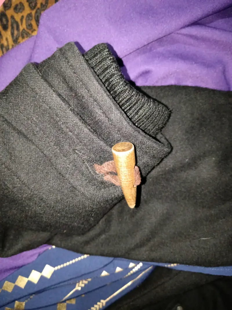 Abrigo tipo chaqueta negra con capucha - 3