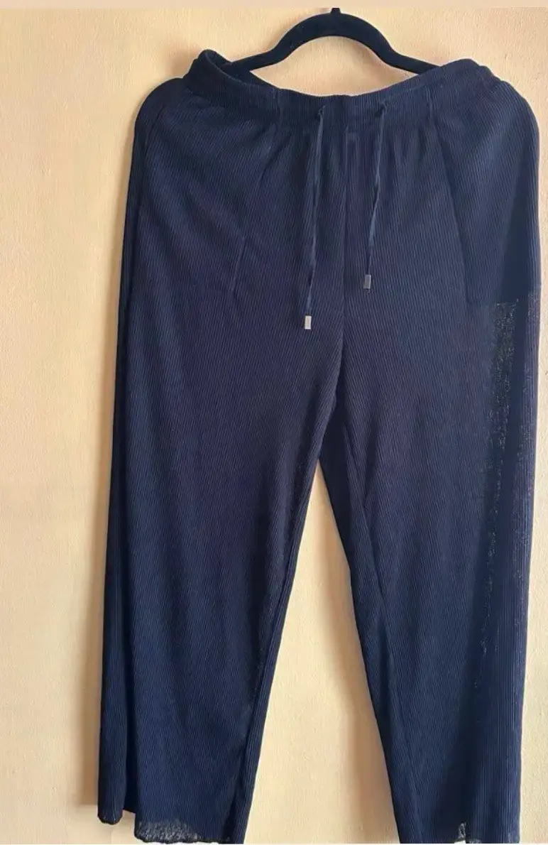 Pantalones negros sueltos