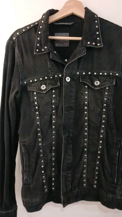 Chaqueta negra acolchada masculina - miniatura 3