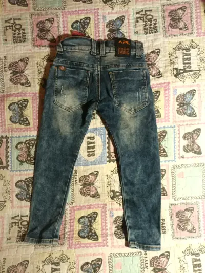 Jeans desgastados para niños - miniatura 2