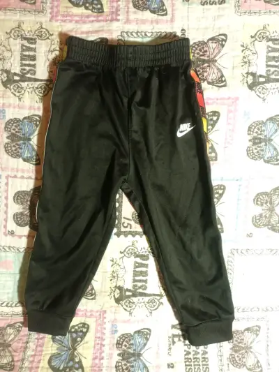 Pantalones deportivos Nike negros - miniatura 1