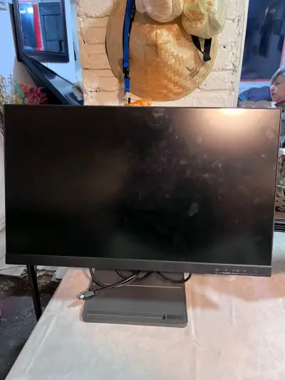 Monitor ThinkVision con base roja - miniatura 3