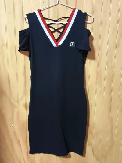 Vestido negro - miniatura 1